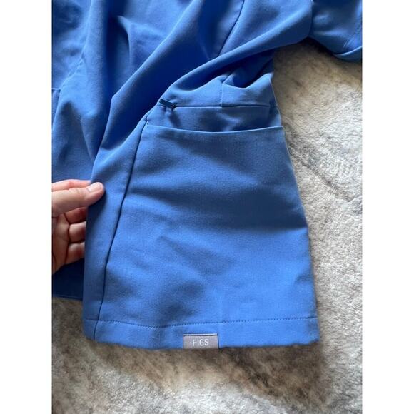 Figs discontinued scrub top in baby blue sz XXS nurse medical doctors - Picture 4 of 10
